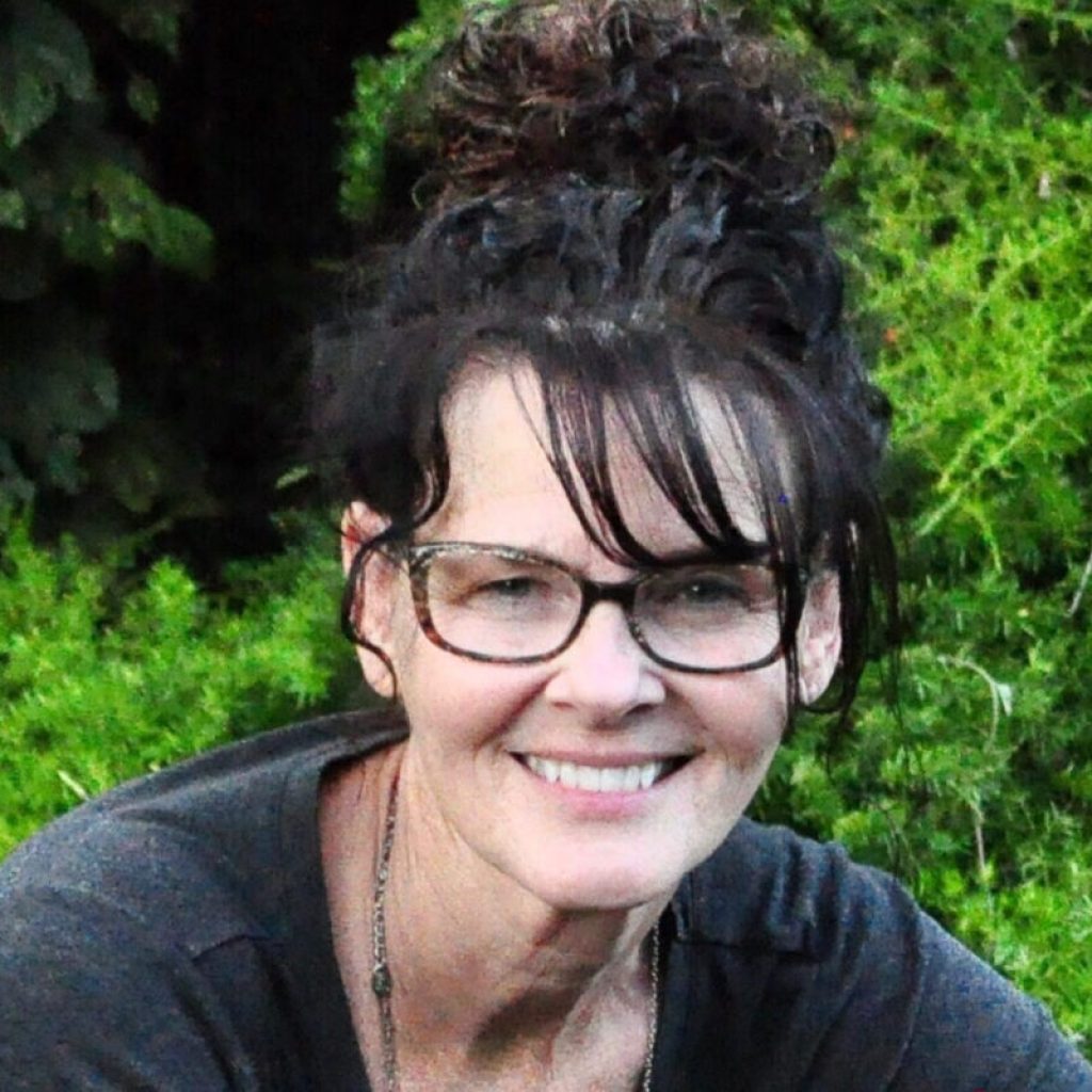 Lori-Sanders-Portrait-909x909-1-800x800